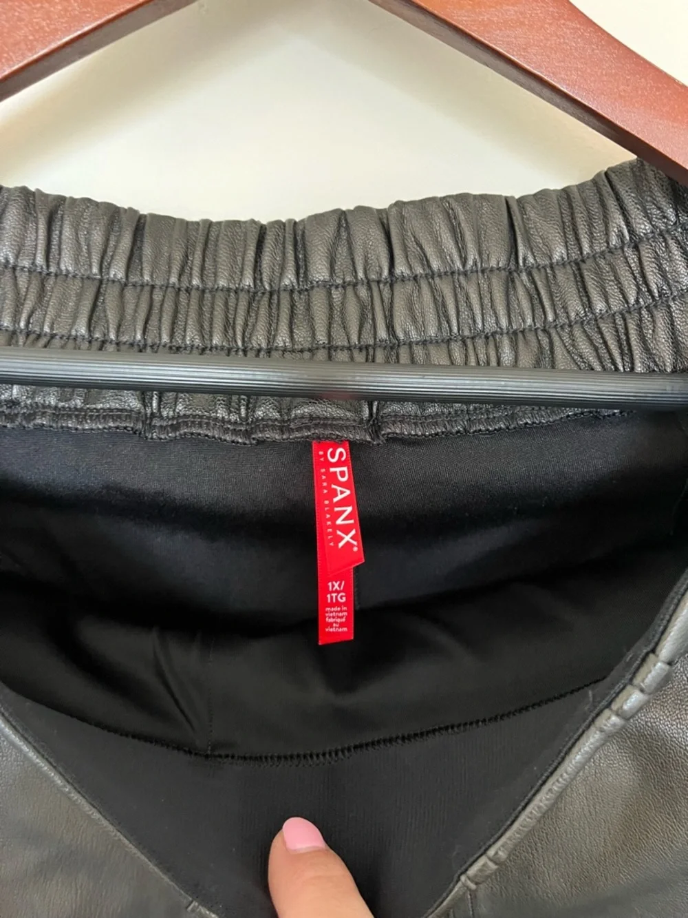 Spanx faux leather joggers Size 1x